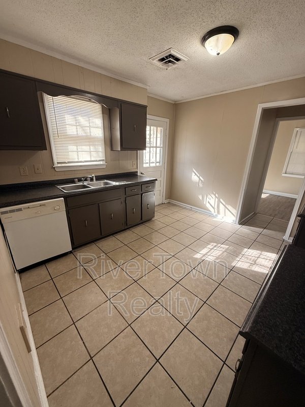 Great Schools- LARGE BACKYARD property image