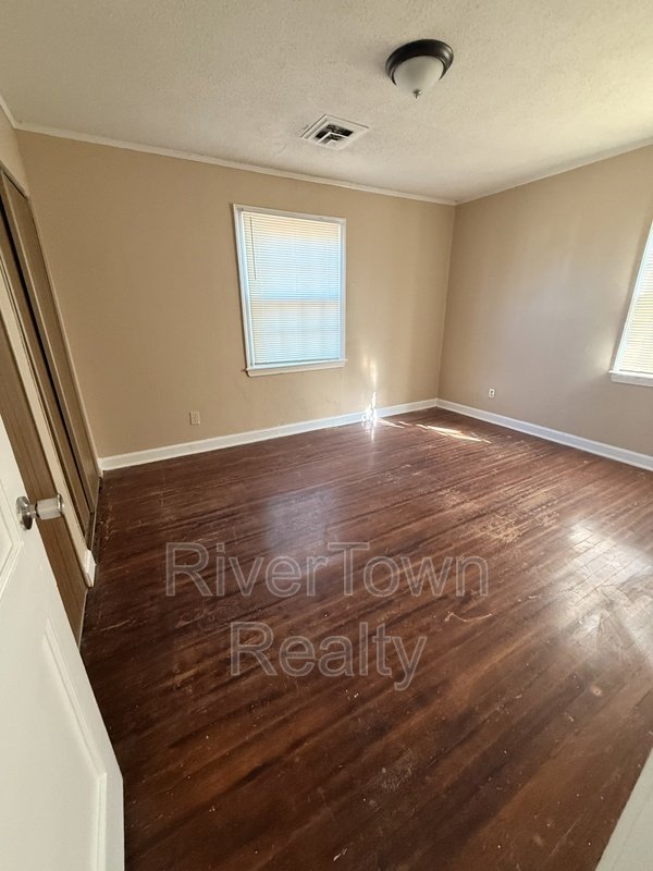 Great Schools- LARGE BACKYARD property image