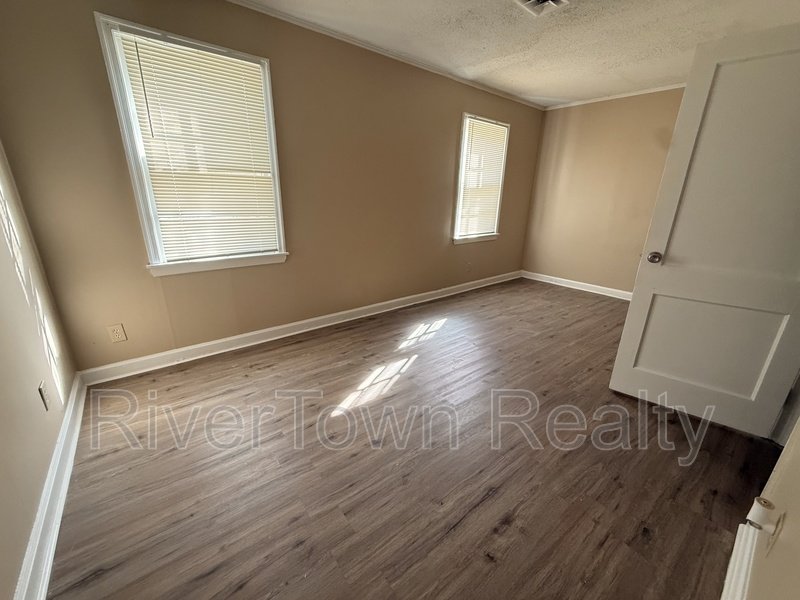 Great Schools- LARGE BACKYARD property image