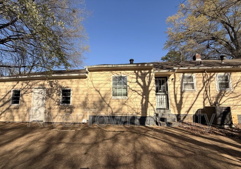 Great Schools- LARGE BACKYARD property image