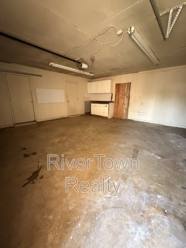 Come And See This Spacious Home!! property image