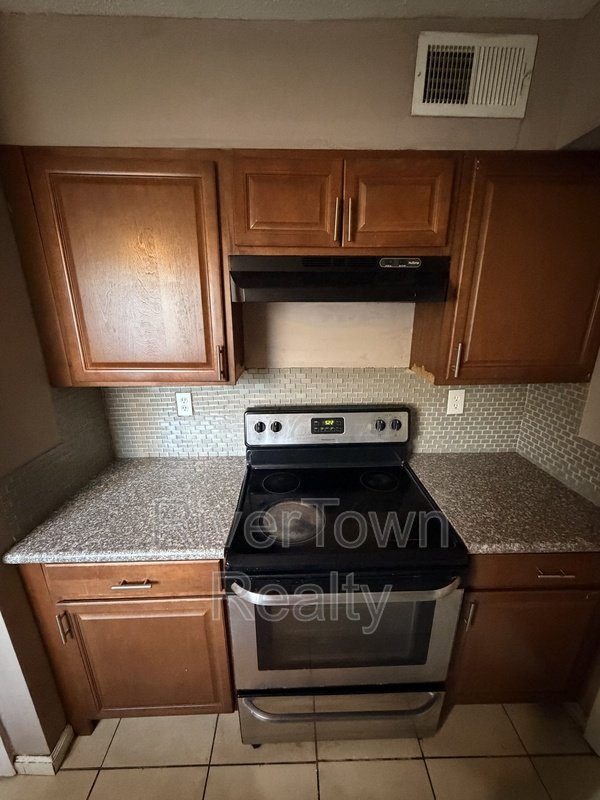 Come And See This Spacious Home!! property image