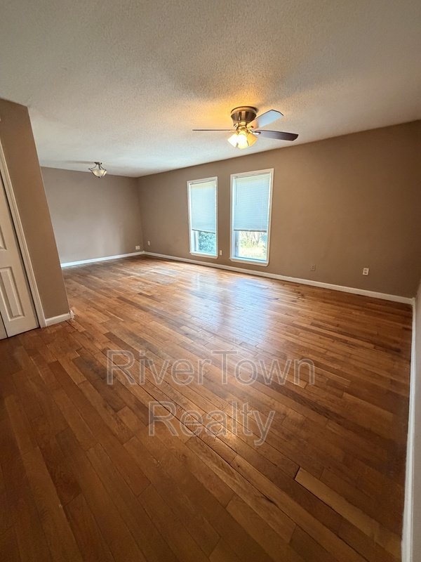 Come And See This Spacious Home!! property image