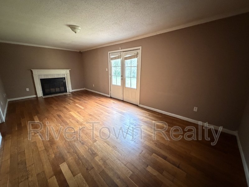 Come And See This Spacious Home!! property image