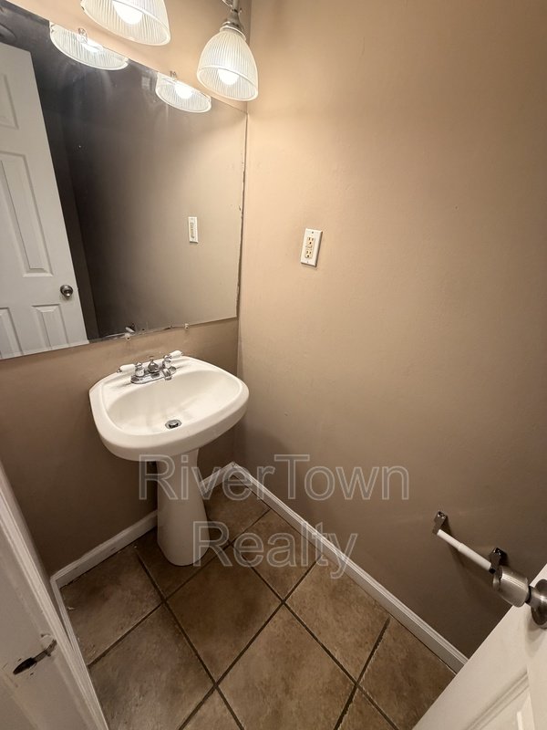 Come And See This Spacious Home!! property image