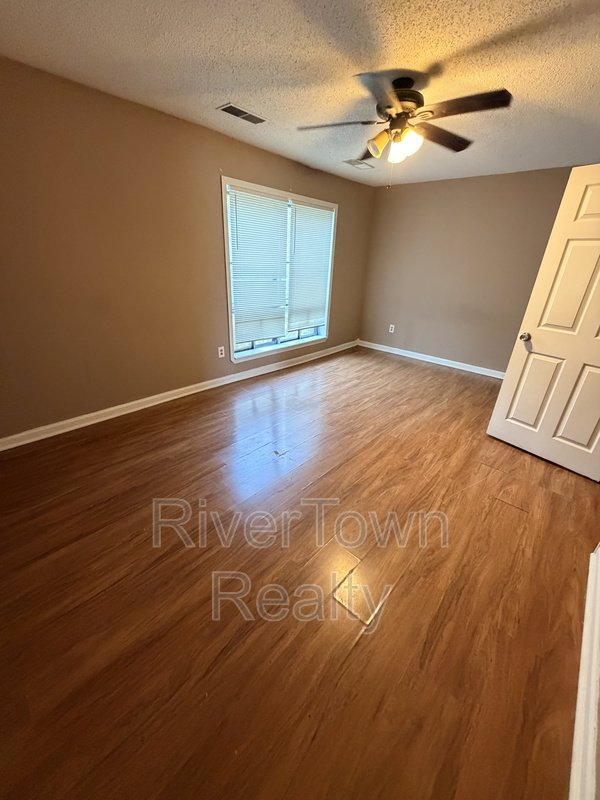 Come And See This Spacious Home!! property image