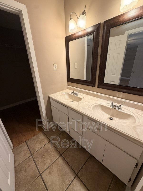 Come And See This Spacious Home!! property image