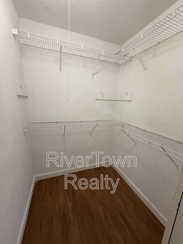 Come And See This Spacious Home!! property image