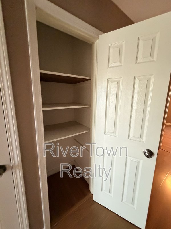 Come And See This Spacious Home!! property image