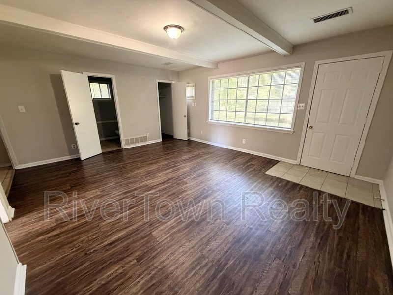 4672 Willow Rd property image