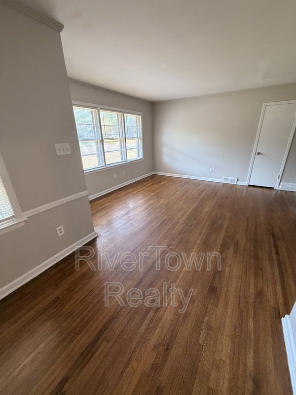 4672 Willow Rd property image