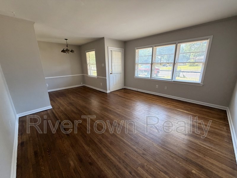 4672 Willow Rd property image
