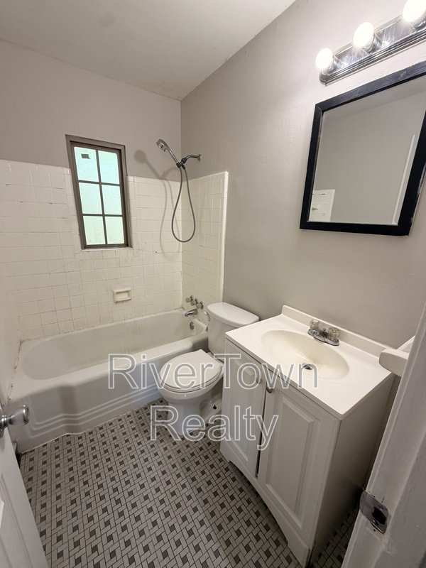 4672 Willow Rd property image