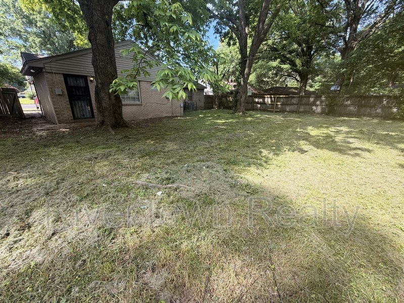 4672 Willow Rd property image