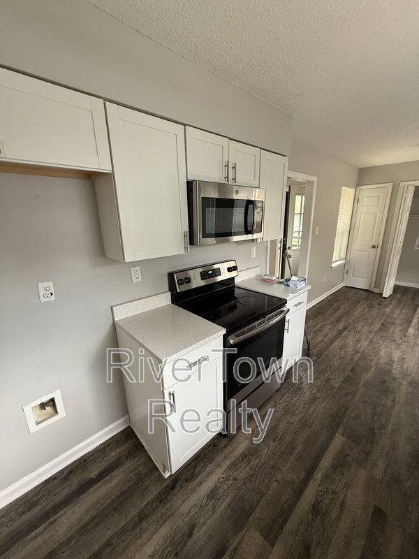 Modern, Pet-Friendly Home with Spacious Living & Prime Location! property image