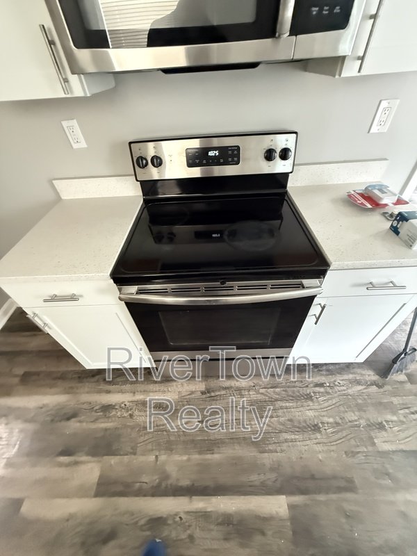 Modern, Pet-Friendly Home with Spacious Living & Prime Location! property image