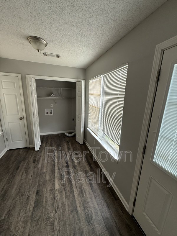 Modern, Pet-Friendly Home with Spacious Living & Prime Location! property image