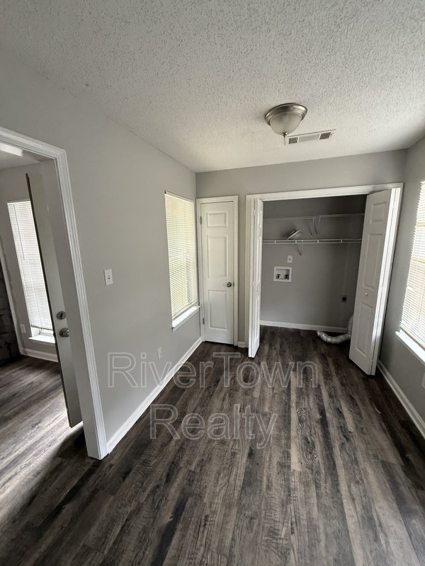 Modern, Pet-Friendly Home with Spacious Living & Prime Location! property image