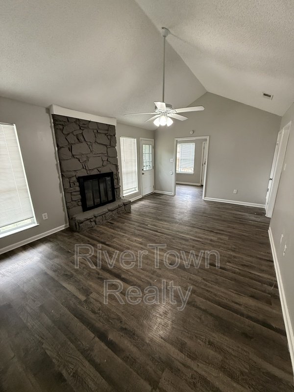 Modern, Pet-Friendly Home with Spacious Living & Prime Location! property image