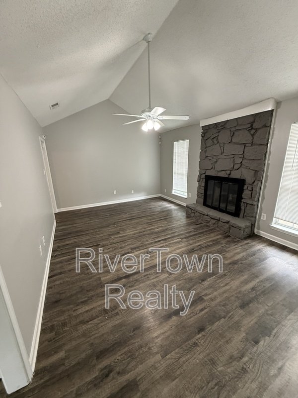 Modern, Pet-Friendly Home with Spacious Living & Prime Location! property image