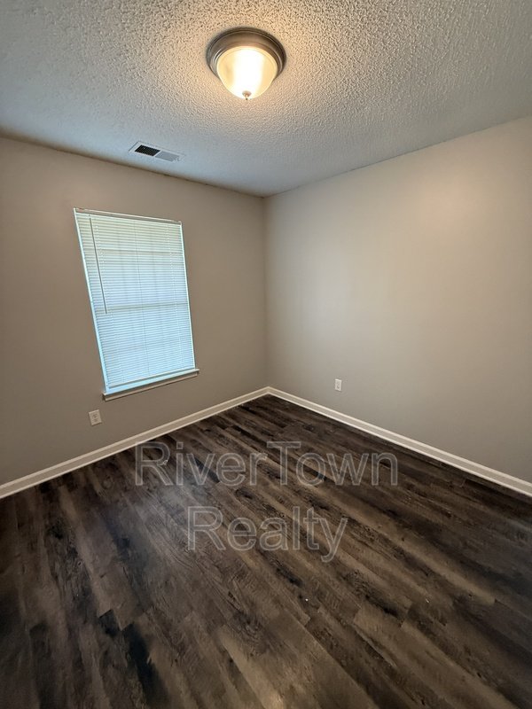 Modern, Pet-Friendly Home with Spacious Living & Prime Location! property image
