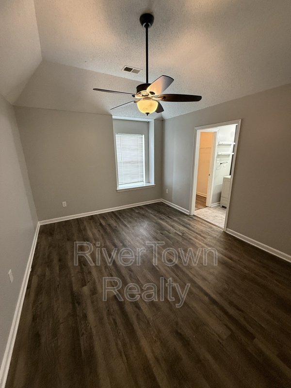 Modern, Pet-Friendly Home with Spacious Living & Prime Location! property image