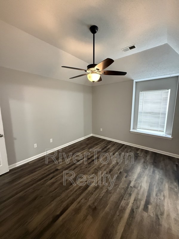Modern, Pet-Friendly Home with Spacious Living & Prime Location! property image