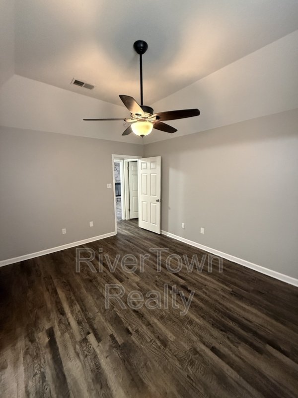 Modern, Pet-Friendly Home with Spacious Living & Prime Location! property image