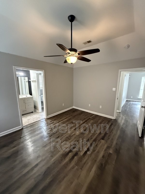 Modern, Pet-Friendly Home with Spacious Living & Prime Location! property image