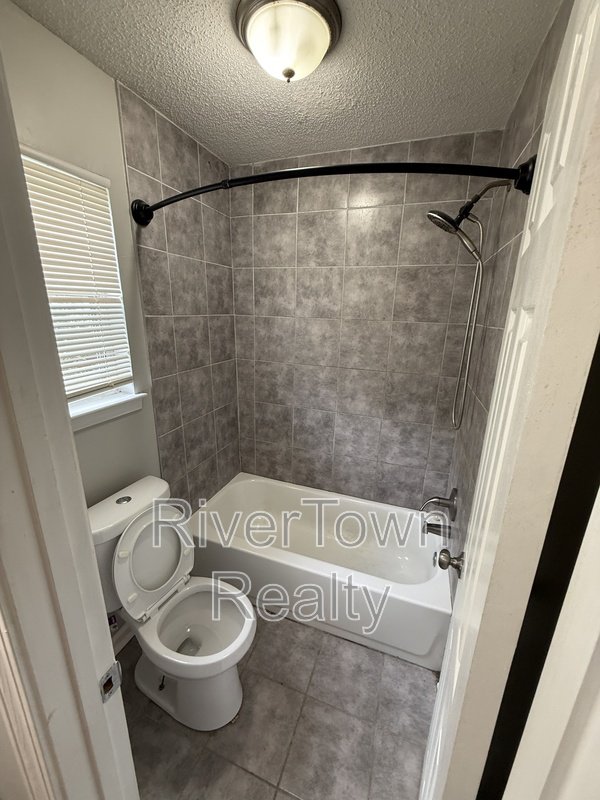 Modern, Pet-Friendly Home with Spacious Living & Prime Location! property image