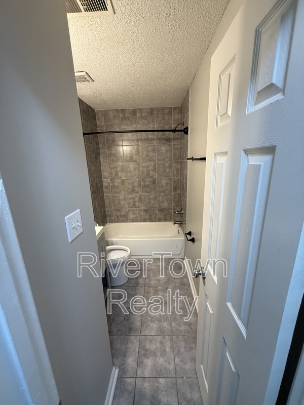 Modern, Pet-Friendly Home with Spacious Living & Prime Location! property image