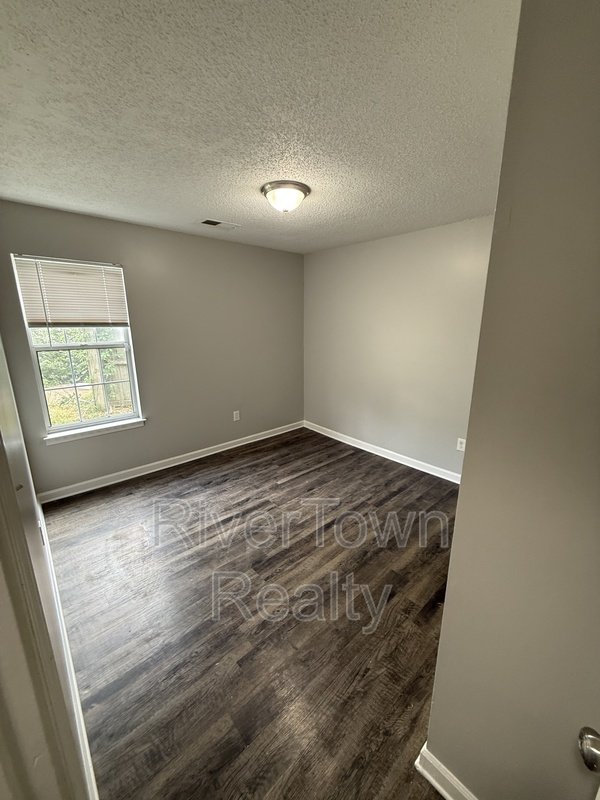 Modern, Pet-Friendly Home with Spacious Living & Prime Location! property image