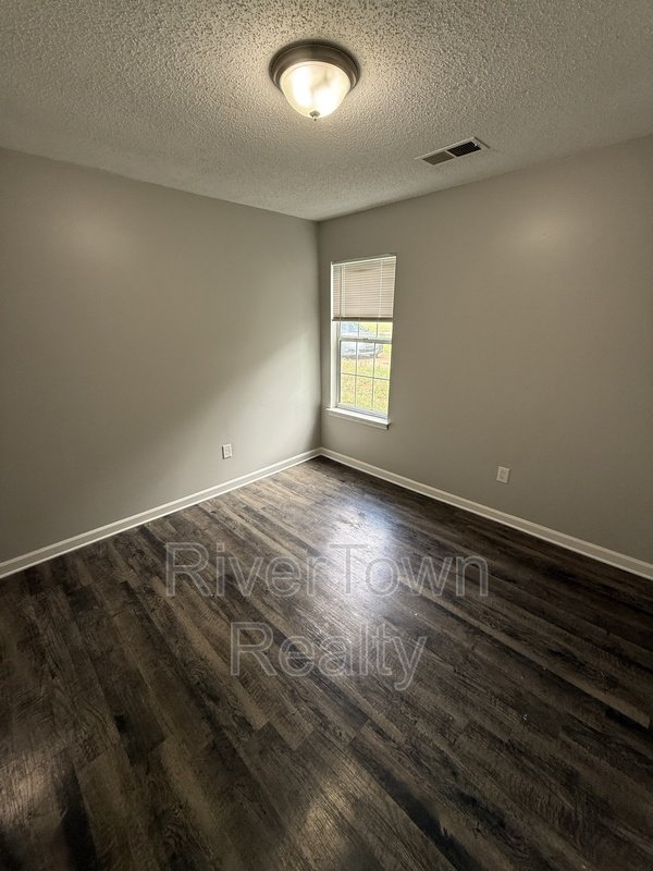 Modern, Pet-Friendly Home with Spacious Living & Prime Location! property image
