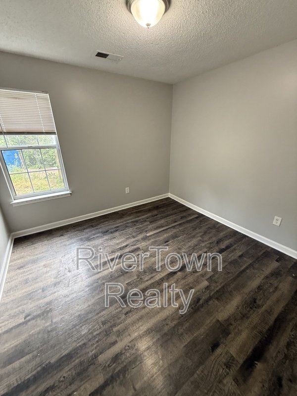 Modern, Pet-Friendly Home with Spacious Living & Prime Location! property image
