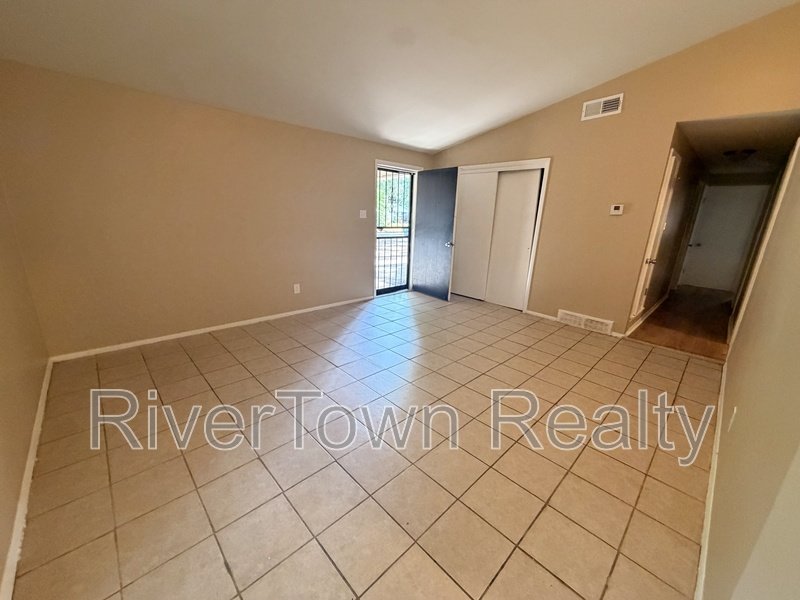 4825 Bridgedale Ave property image
