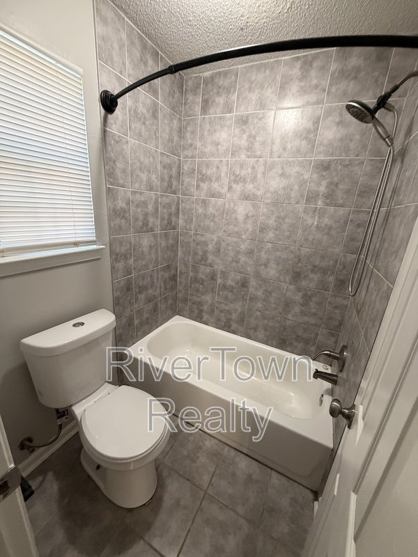 Modern, Pet-Friendly Home with Spacious Living & Prime Location! property image