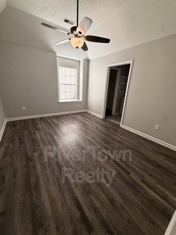 Modern, Pet-Friendly Home with Spacious Living & Prime Location! property image