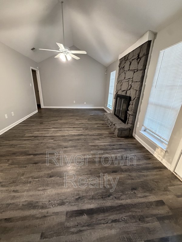 Modern, Pet-Friendly Home with Spacious Living & Prime Location! property image
