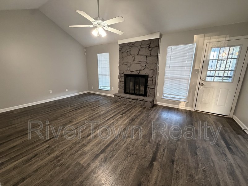 Modern, Pet-Friendly Home with Spacious Living & Prime Location! property image