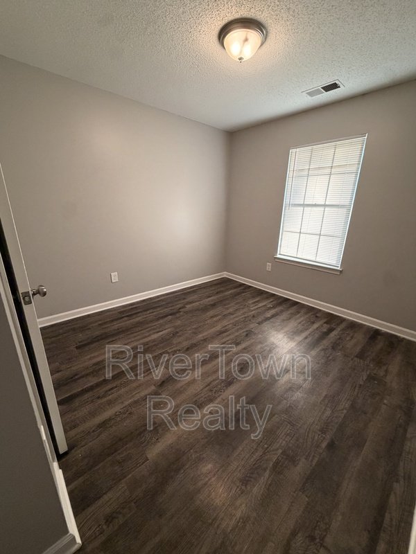 Modern, Pet-Friendly Home with Spacious Living & Prime Location! property image