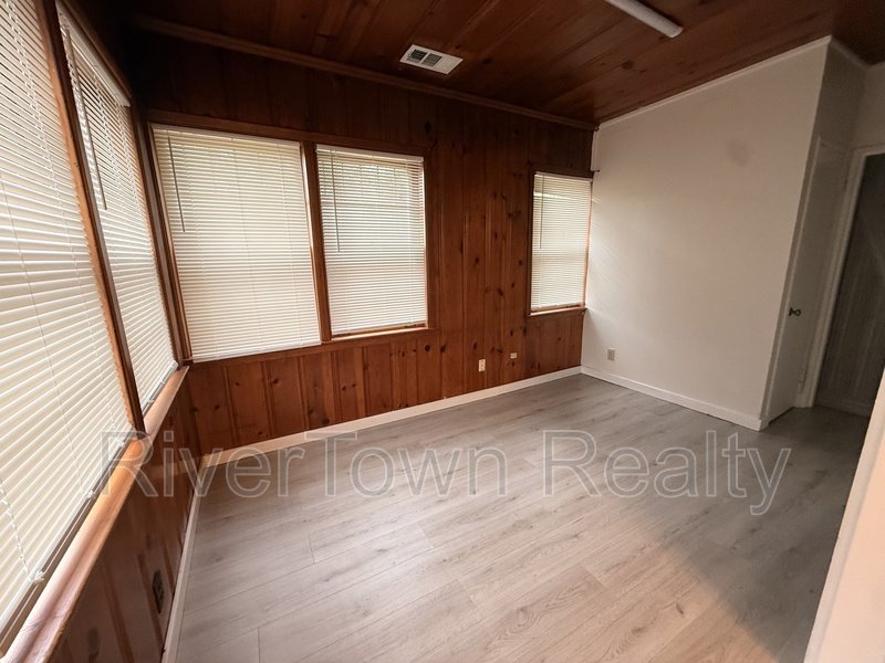 1026 Stonewall St property image