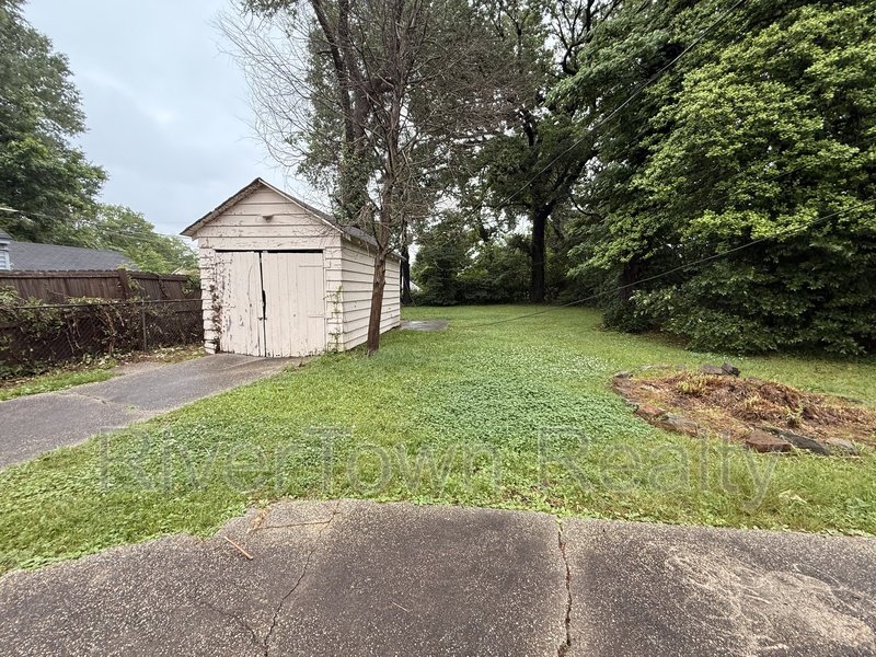 1026 Stonewall St property image