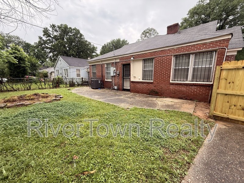 1026 Stonewall St property image