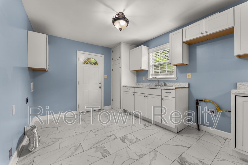 Charming 3-Bedroom/2 Bathr Home in Memphis on a Spacious Half-Acre Lot property image