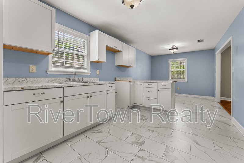 Charming 3-Bedroom/2 Bathr Home in Memphis on a Spacious Half-Acre Lot property image