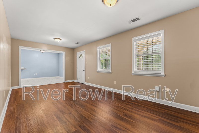Charming 3-Bedroom/2 Bathr Home in Memphis on a Spacious Half-Acre Lot property image