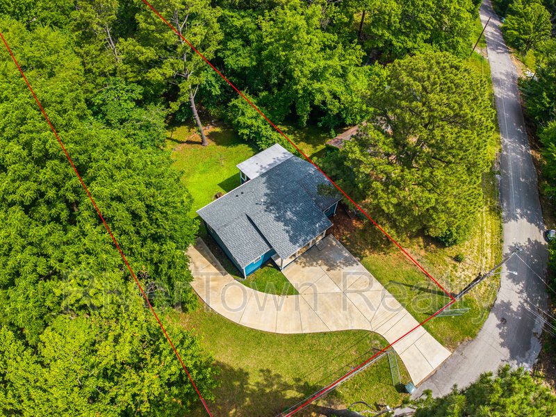 Charming 3-Bedroom/2 Bathr Home in Memphis on a Spacious Half-Acre Lot property image