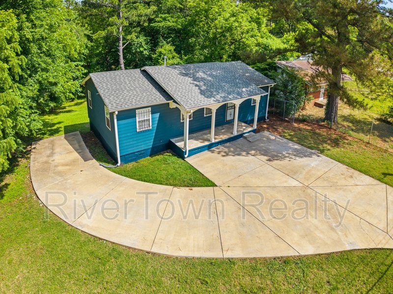 Charming 3-Bedroom/2 Bathr Home in Memphis on a Spacious Half-Acre Lot property image