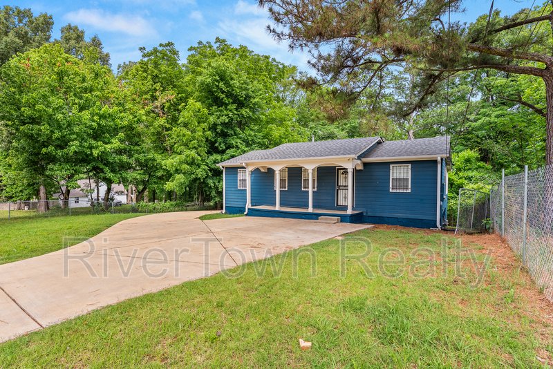 Charming 3-Bedroom/2 Bathr Home in Memphis on a Spacious Half-Acre Lot property image