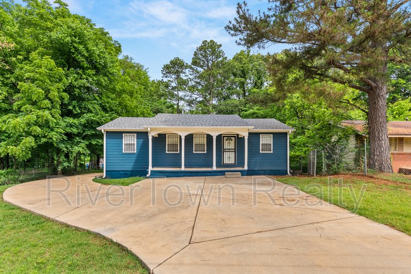 Charming 3-Bedroom/2 Bathr Home in Memphis on a Spacious Half-Acre Lot property image